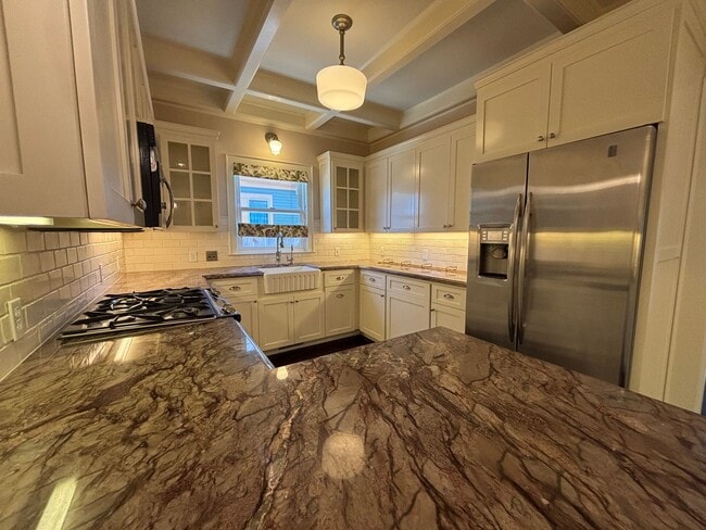 Building Photo - Historic Charm, Modern Comfort | 4BR +Bonu...