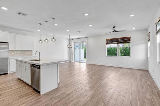 Building Photo - 229 Preserve Trl S