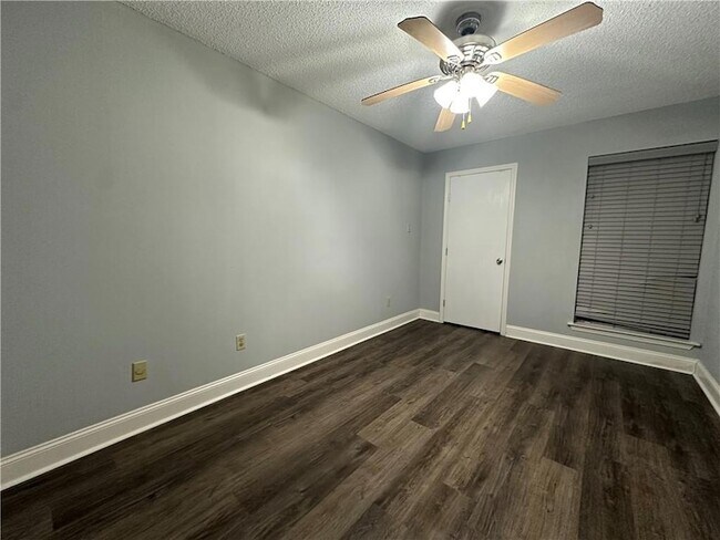 Building Photo - 177 Avant Garde Cir