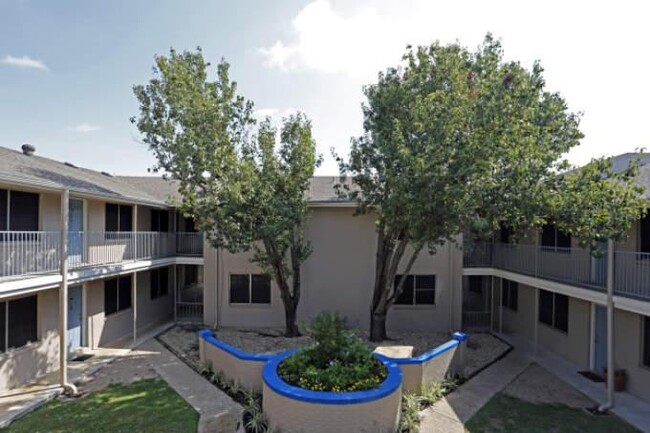 Building Photo - 1 bedroom in Austin TX 78751