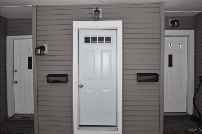 Building Photo - 137 Genesee St