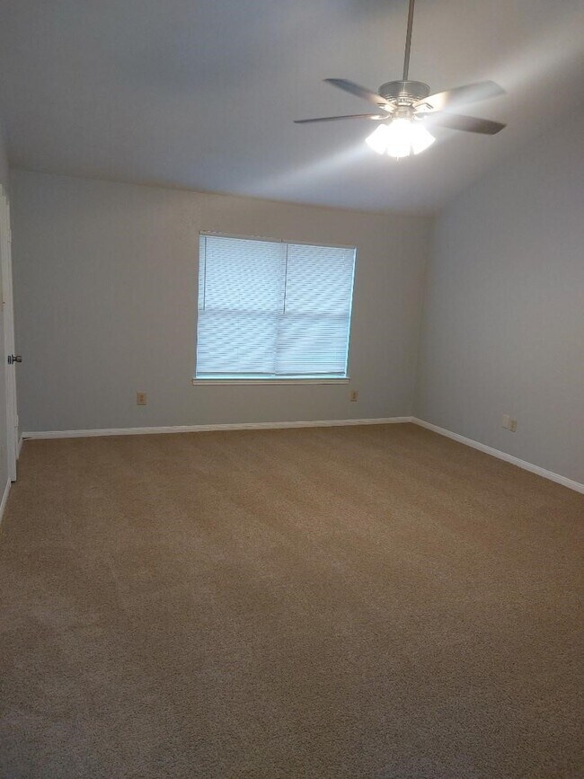 Building Photo - 1846 Hollister St