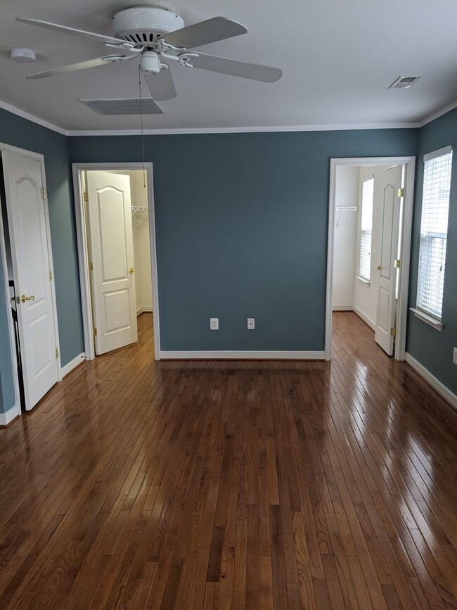 Building Photo - Single Family Home in Established Urbana H...