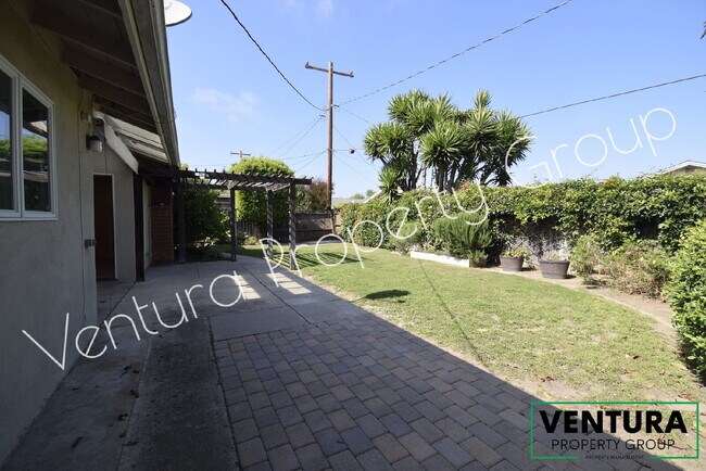 Building Photo - Charming 3-Bedroom with 2 Baths in East Ventura – Spacious 1513 Sq Ft Gem on Burlington Ave!