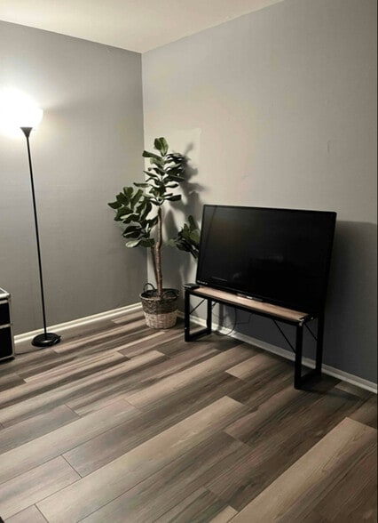 Building Photo - 000 Willow Turn