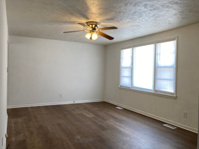 Building Photo - ALL Brick ** 1-level ** Corner Lot