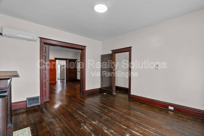 Building Photo - 2042 Russell Blvd