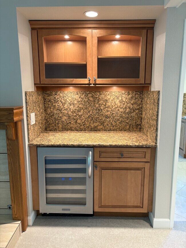 Building Photo - 1938 Stratton Cir