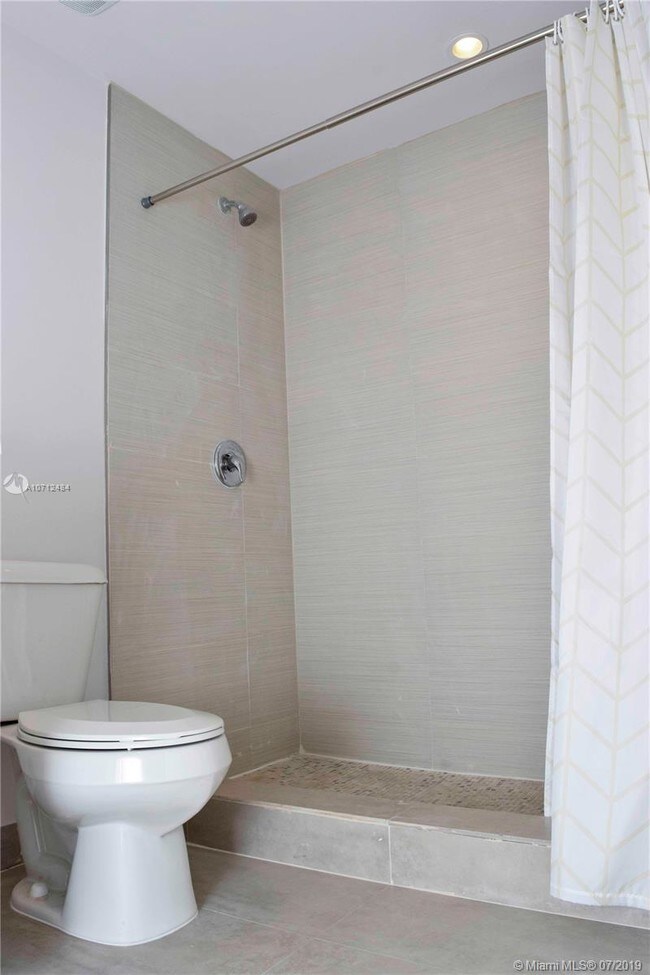 Building Photo - 1010 N 18th Ct