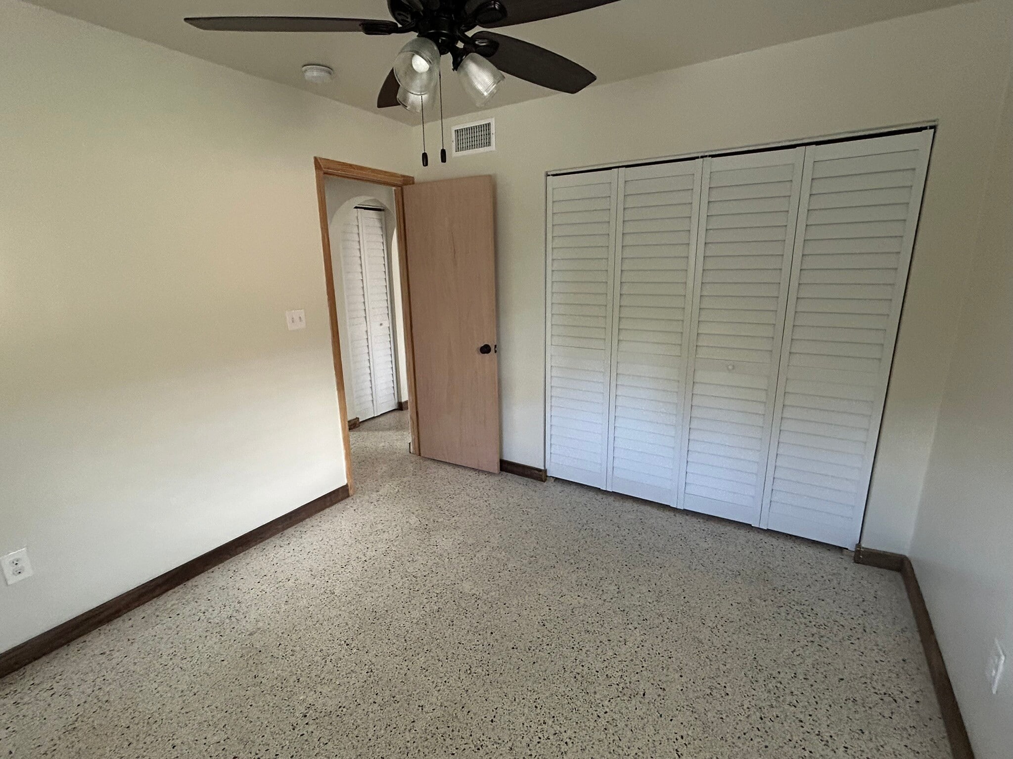 Building Photo - 910 SW 4th Ave