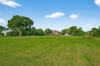 Building Photo - 6250 N Mallard Dr