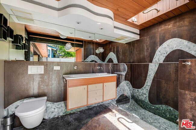Building Photo - 22277 Buenaventura St