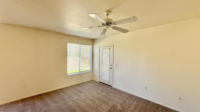 Building Photo - 4925 E Desert Cove Ave