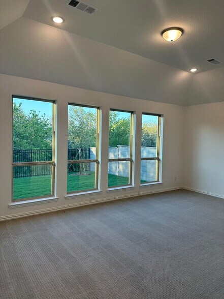 Building Photo - 613 Florence Trl