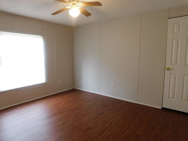 Building Photo - 482 Kelly Springs Rd