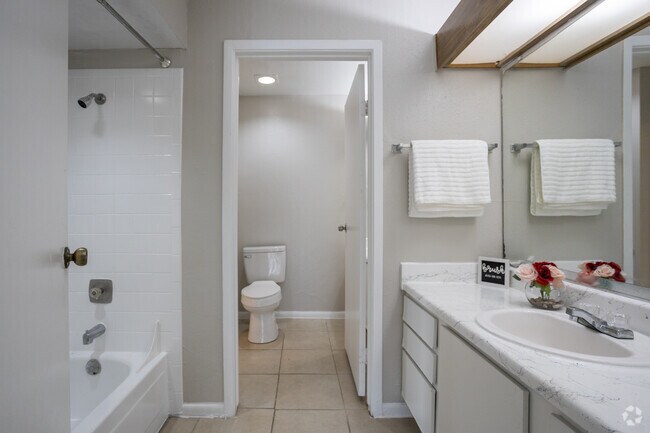 2BR, 2BA - 1,433SF - Second Bathroom - Golden Village Townhomes