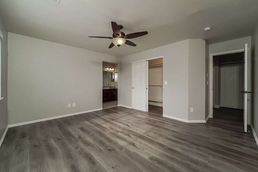 Building Photo - 5065 Pelican St