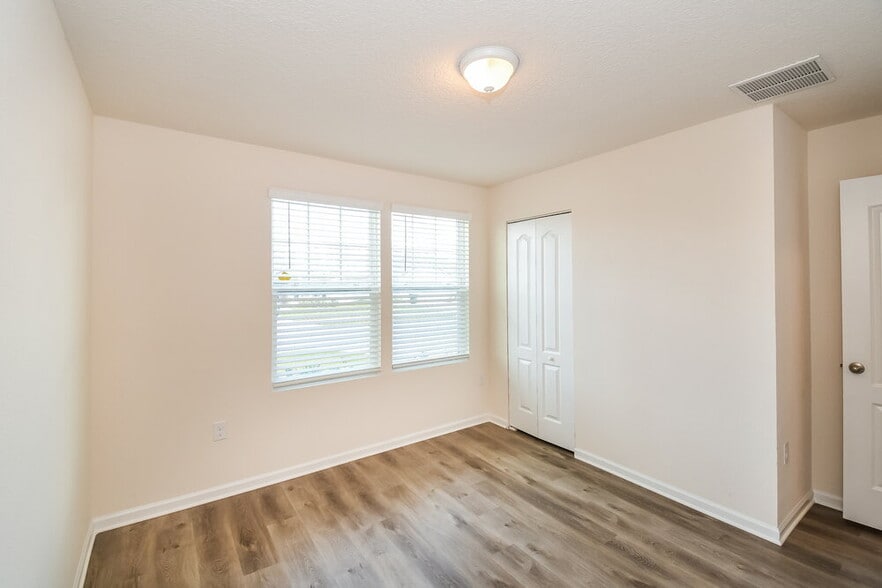 Building Photo - 2303 Pebble Point Dr