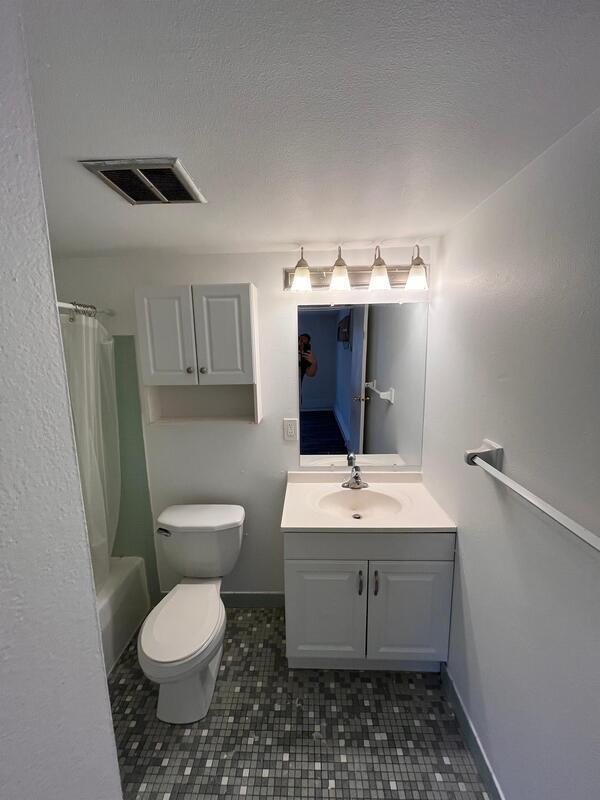 Building Photo - 134 E Johnson St