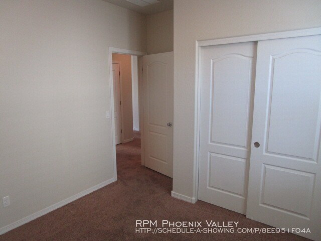 Building Photo - 24392 W Sheraton Ln