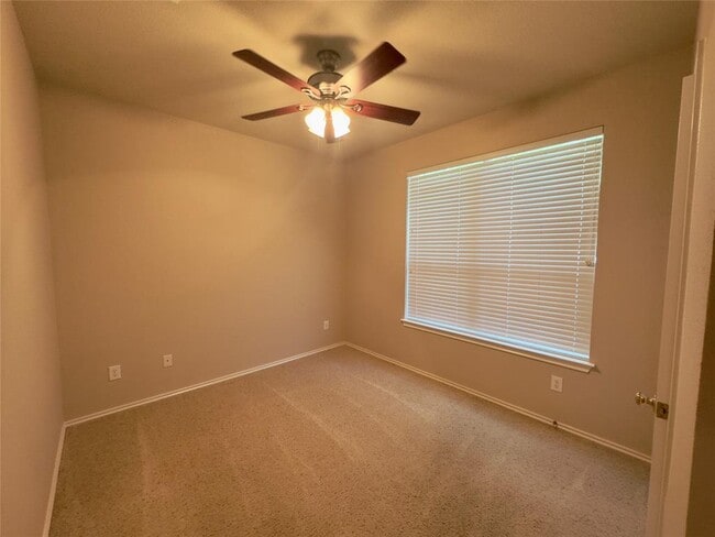 Building Photo - 106 Bowstring Bend