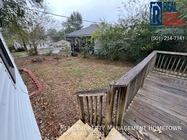 Building Photo - 3-bedroom 1-bath home within walking dista...