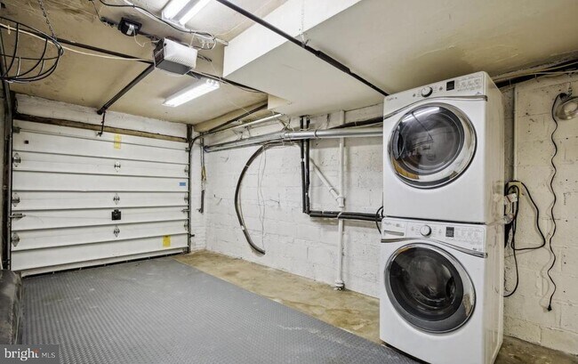 Building Photo - 1770 Hobart St NW