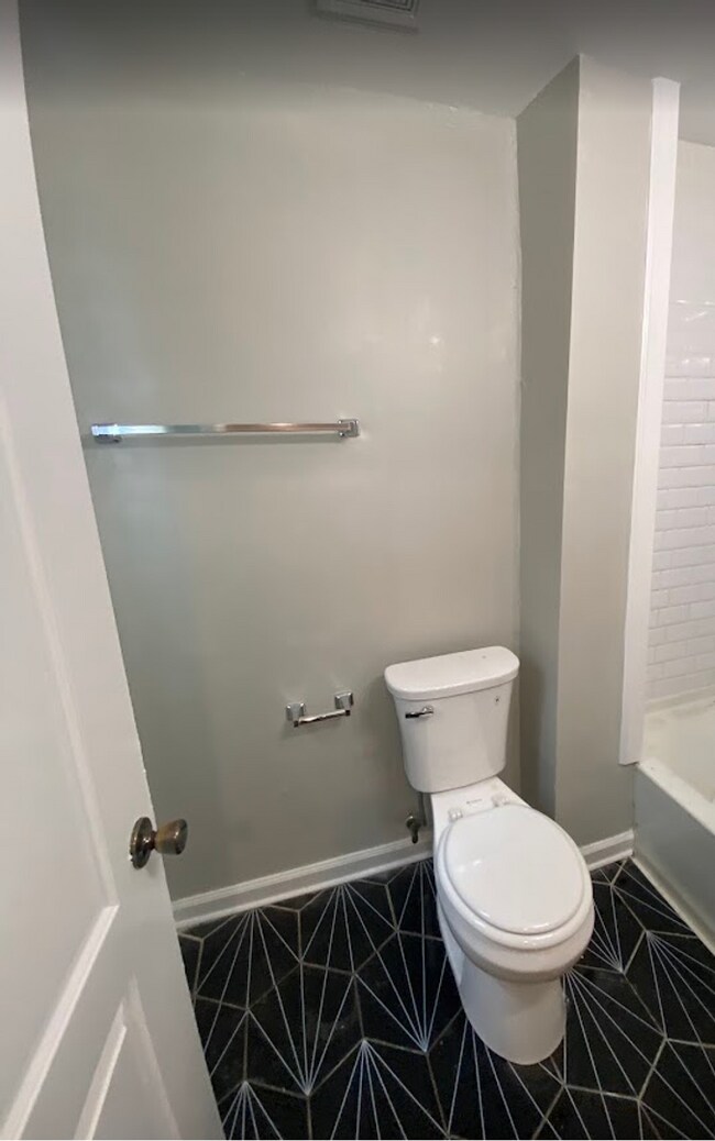Building Photo - Updated & Renovated 3 Bedroom Cottage  LEASING SPECIAL – Move in by 9/1/2026 and October rent is ...