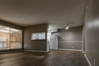 Building Photo - 1305 Memorial Dr