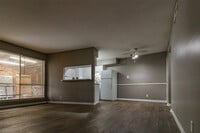 Building Photo - 1305 Memorial Dr