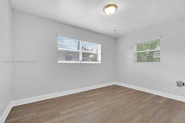 Building Photo - 746 SW 4th St