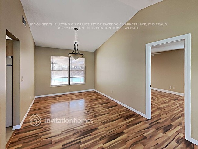 Building Photo - 3040 Oak View Dr