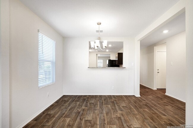 Building Photo - 2850 Lindenwood Run