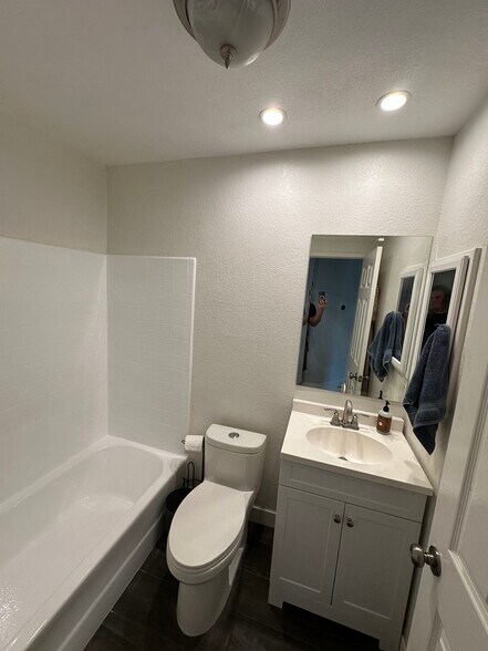 Building Photo - 12411 Silkleaf Ave