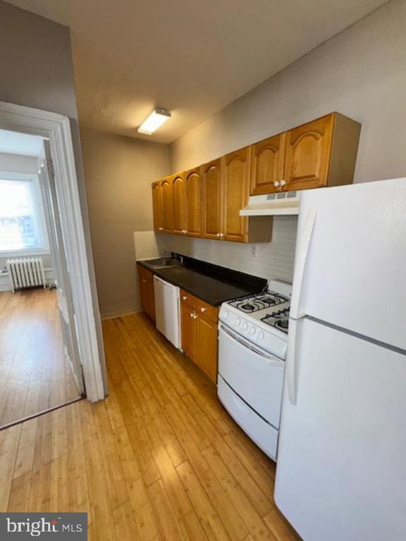 Building Photo - 4 W Athens Ave