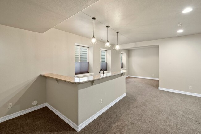 Building Photo - Immaculate & Stunning 4BD Ranch Style in C...