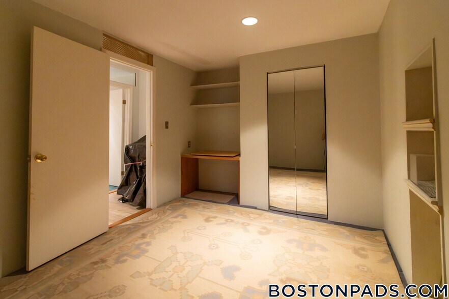 Building Photo - 24 Leamington Rd