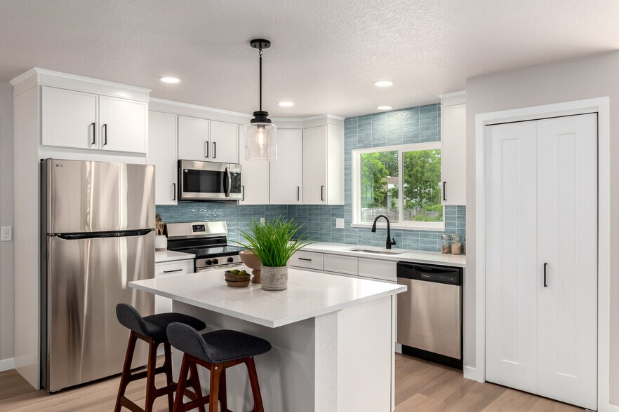 Building Photo - 1011 Yeager Dr