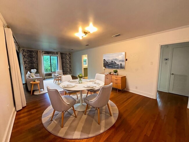 Building Photo - Central Austin 3 BR / 2 BA Update Home