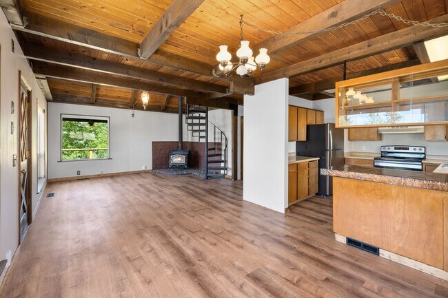 Building Photo - 250 Morrison Canyon Ln