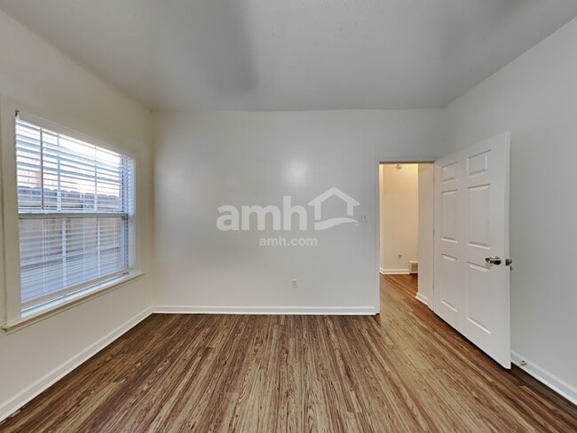 Building Photo - 8665 Eagle View Dr
