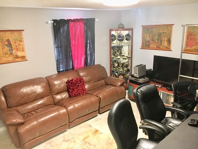 Building Photo - 5908 Kiam St