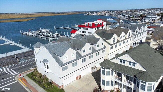 Building Photo - 9416 Amherst Ave