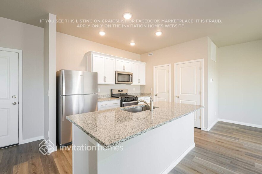 Building Photo - 7215 Dolores Ave