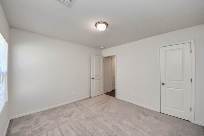 Building Photo - 164 Goldenrod