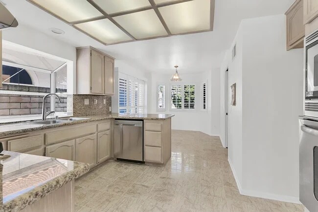 Building Photo - 12021 Falcon Crest Way