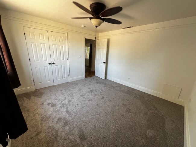 Building Photo - Nice two bedroom two bath home away from the city in Elverta, CA.