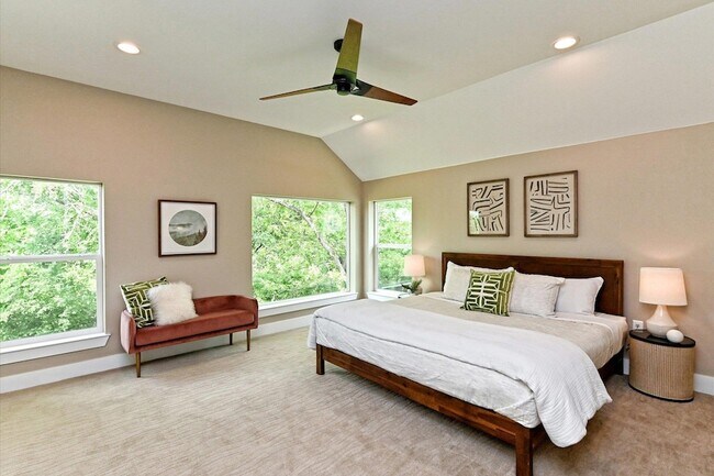 Building Photo - 1202 Cometa St