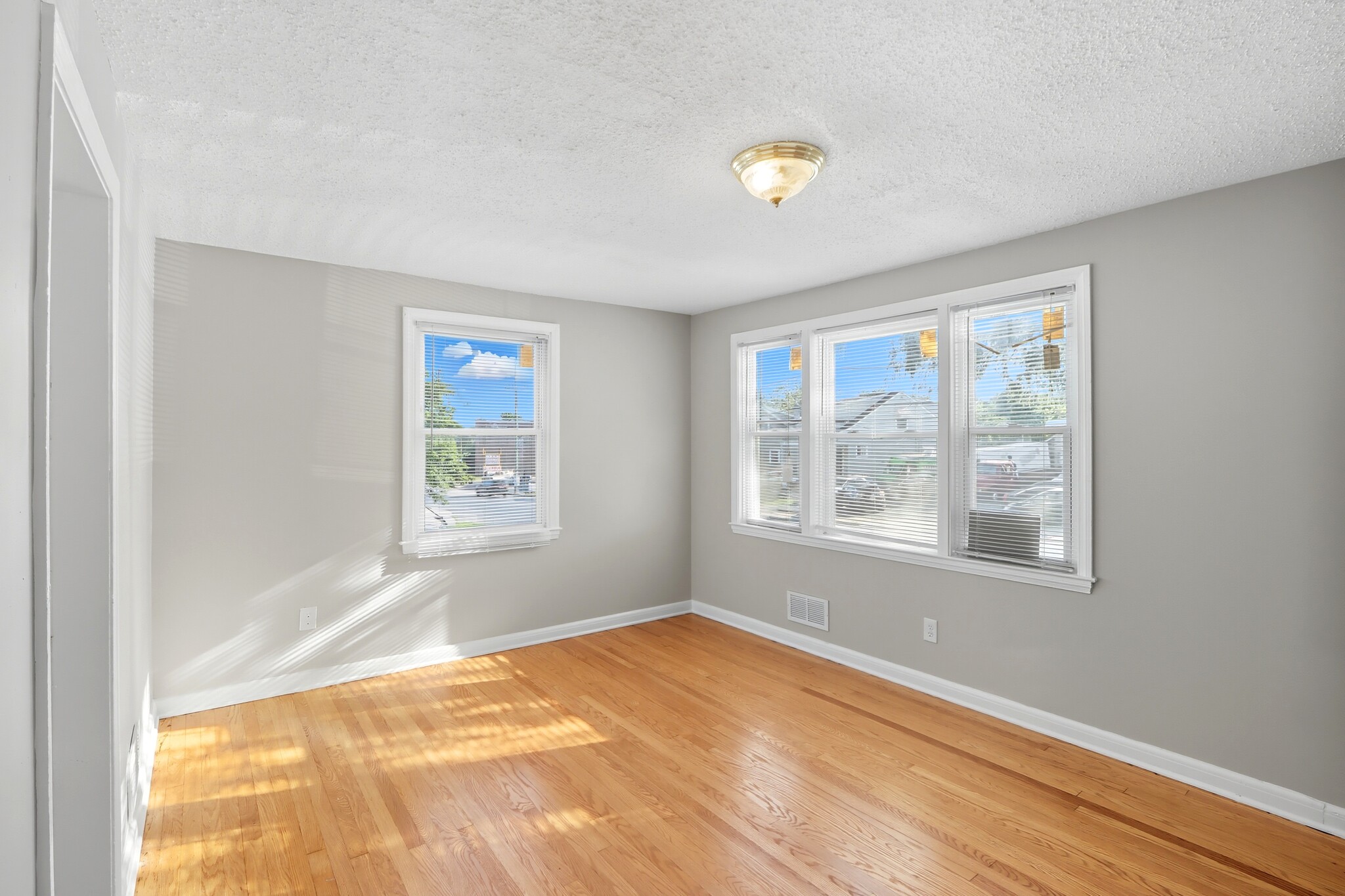 Building Photo - 4924 Frankford Ave