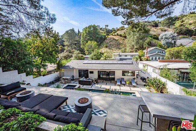 Building Photo - 3116 Beachwood Dr